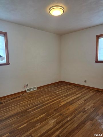 14 Hiel Drive, Bushnell, IL 61422