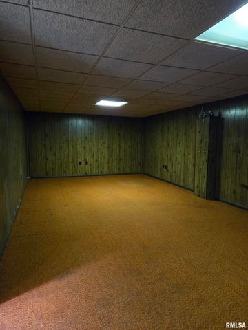 14 Hiel Drive, Bushnell, IL 61422