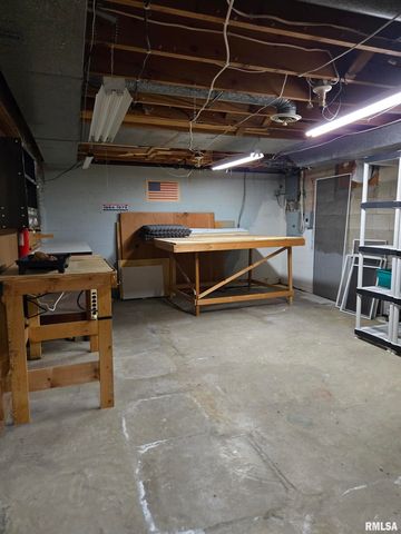 14 Hiel Drive, Bushnell, IL 61422