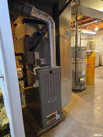 14 Hiel Drive, Bushnell, IL 61422