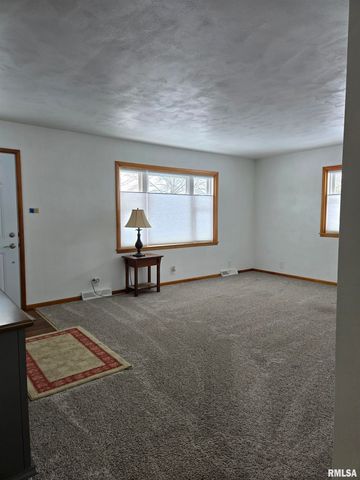 14 Hiel Drive, Bushnell, IL 61422