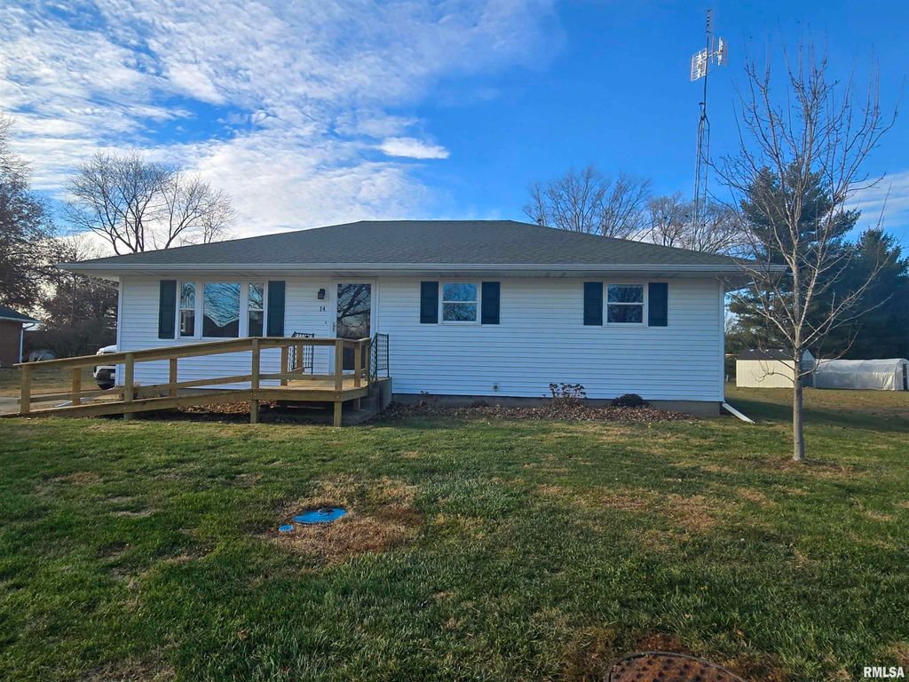 14 Hiel Drive, Bushnell, IL 61422