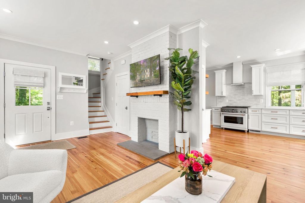 10155 LAUREATE WAY, Bethesda, MD 20814