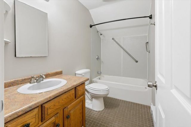 33 Garfield St, Lawrence, MA 01843