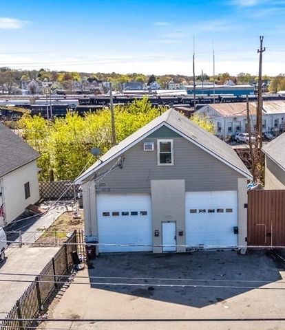 33 Garfield St, Lawrence, MA 01843