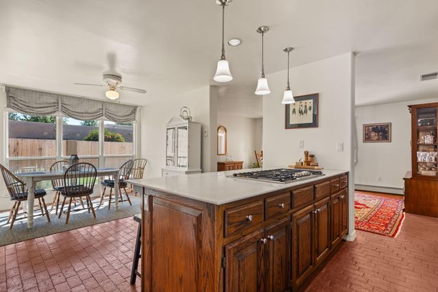 2309 Calle De Real NW, Albuquerque, NM 87104