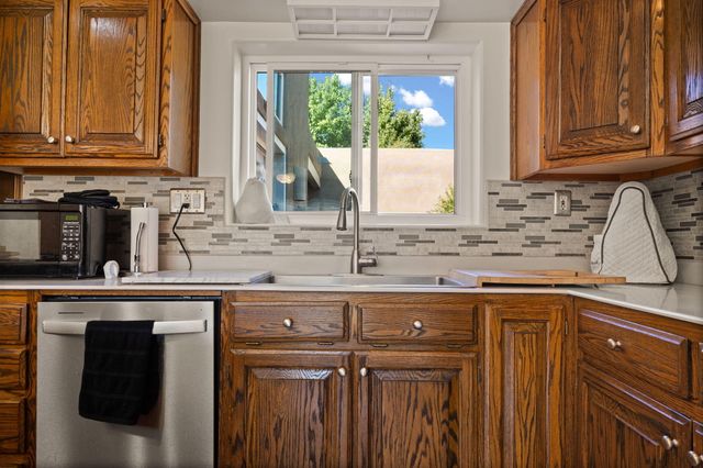 2309 Calle De Real NW, Albuquerque, NM 87104