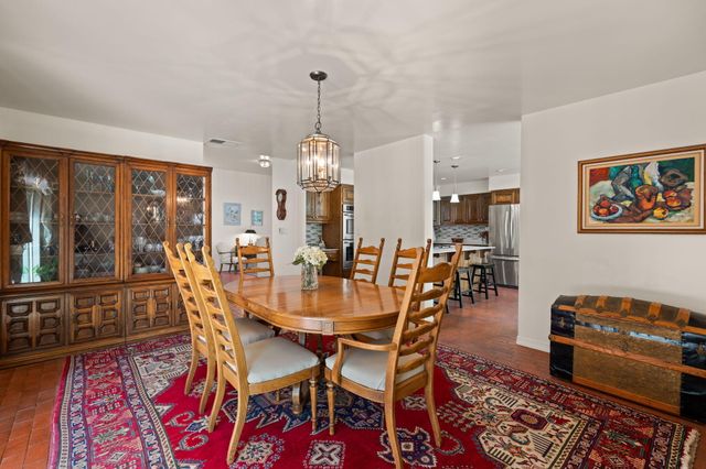 2309 Calle De Real NW, Albuquerque, NM 87104