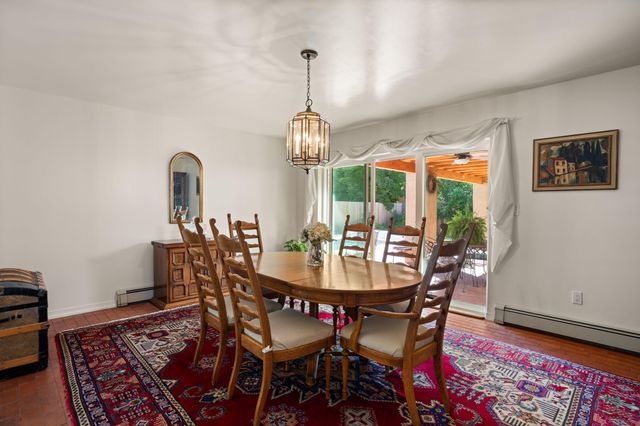 2309 Calle De Real NW, Albuquerque, NM 87104