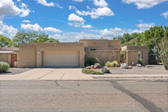 2309 Calle De Real NW, Albuquerque, NM 87104
