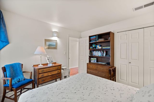 2309 Calle De Real NW, Albuquerque, NM 87104