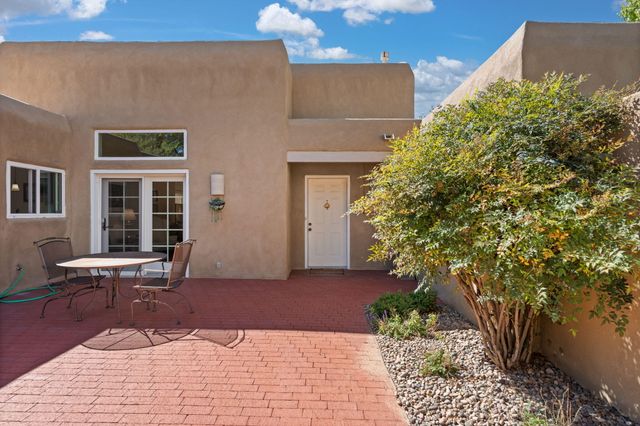 2309 Calle De Real NW, Albuquerque, NM 87104