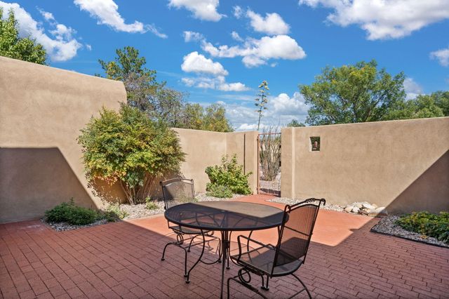 2309 Calle De Real NW, Albuquerque, NM 87104