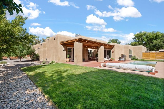 2309 Calle De Real NW, Albuquerque, NM 87104