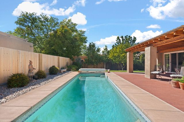 2309 Calle De Real NW, Albuquerque, NM 87104