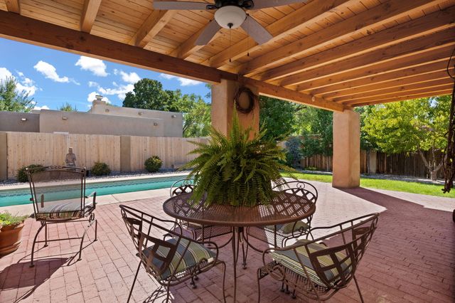 2309 Calle De Real NW, Albuquerque, NM 87104