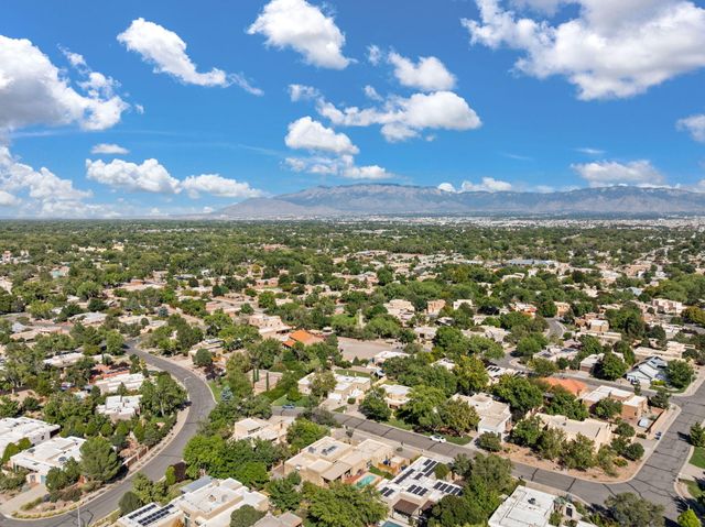 2309 Calle De Real NW, Albuquerque, NM 87104