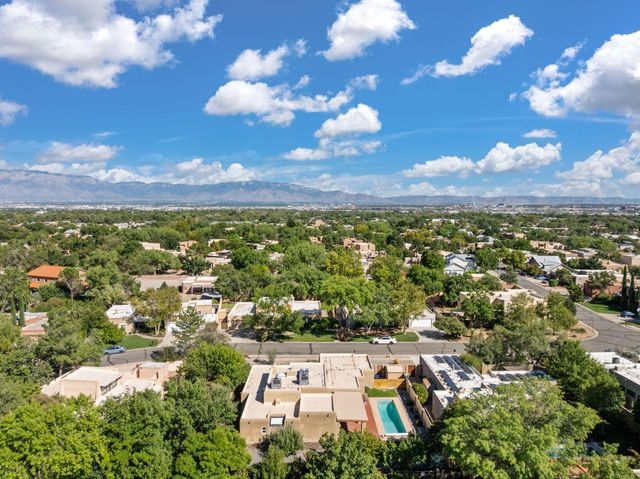 2309 Calle De Real NW, Albuquerque, NM 87104