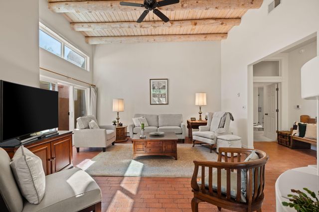 2309 Calle De Real NW, Albuquerque, NM 87104