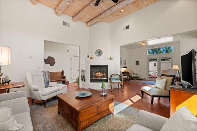 2309 Calle De Real NW, Albuquerque, NM 87104