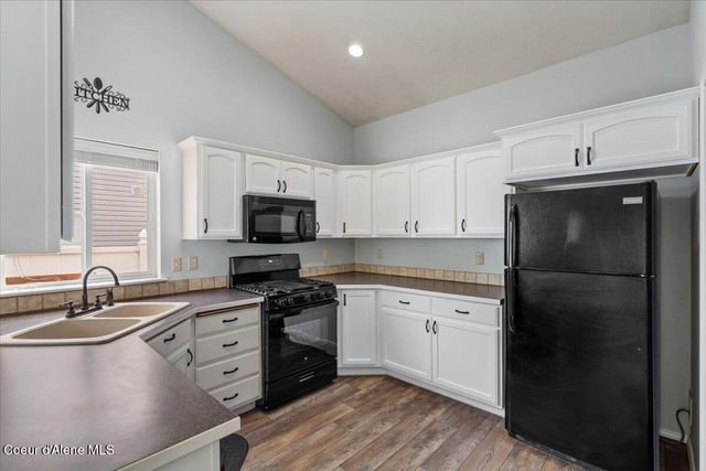 2324 N MACKENZIE DR, Post Falls, ID 83854