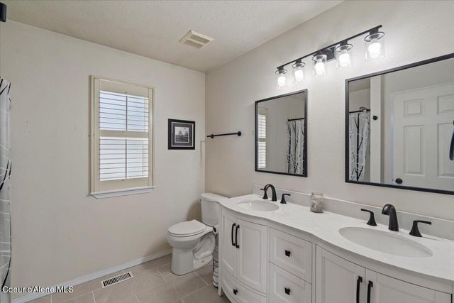 2324 N MACKENZIE DR, Post Falls, ID 83854