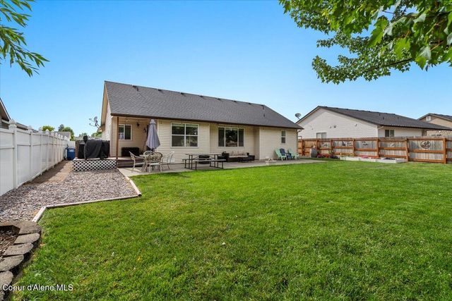 2324 N MACKENZIE DR, Post Falls, ID 83854