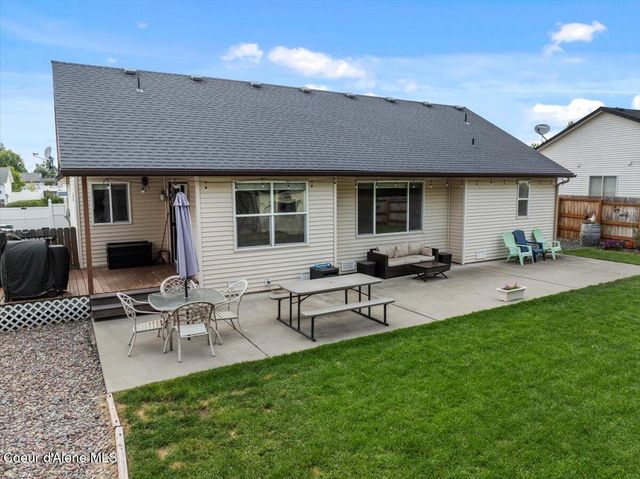 2324 N MACKENZIE DR, Post Falls, ID 83854