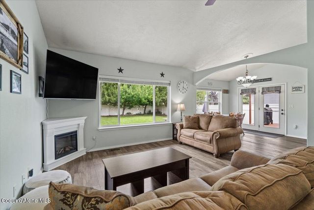 2324 N MACKENZIE DR, Post Falls, ID 83854
