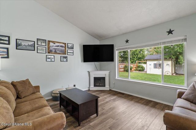 2324 N MACKENZIE DR, Post Falls, ID 83854