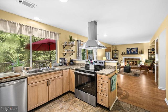 11822 RUTHERFORD DR, Fredericksburg, VA 22407