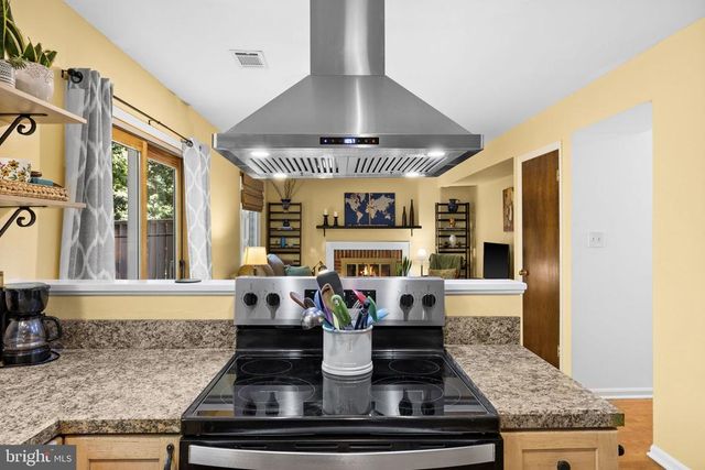 11822 RUTHERFORD DR, Fredericksburg, VA 22407