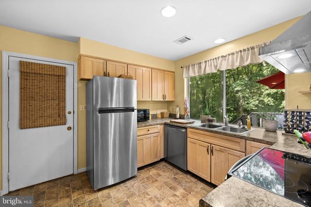 11822 RUTHERFORD DR, Fredericksburg, VA 22407