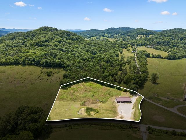 769 Echo Rd, Hartsville, TN 37074