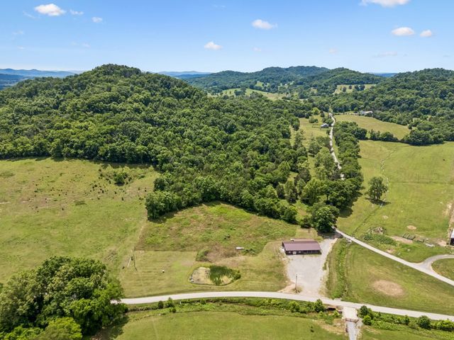 769 Echo Rd, Hartsville, TN 37074