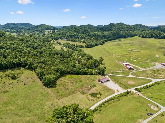 769 Echo Rd, Hartsville, TN 37074