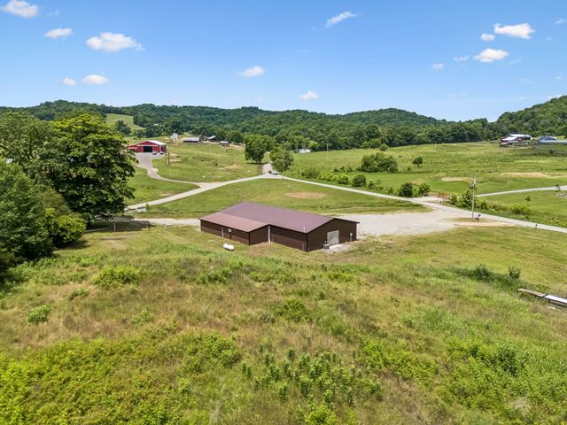 769 Echo Rd, Hartsville, TN 37074