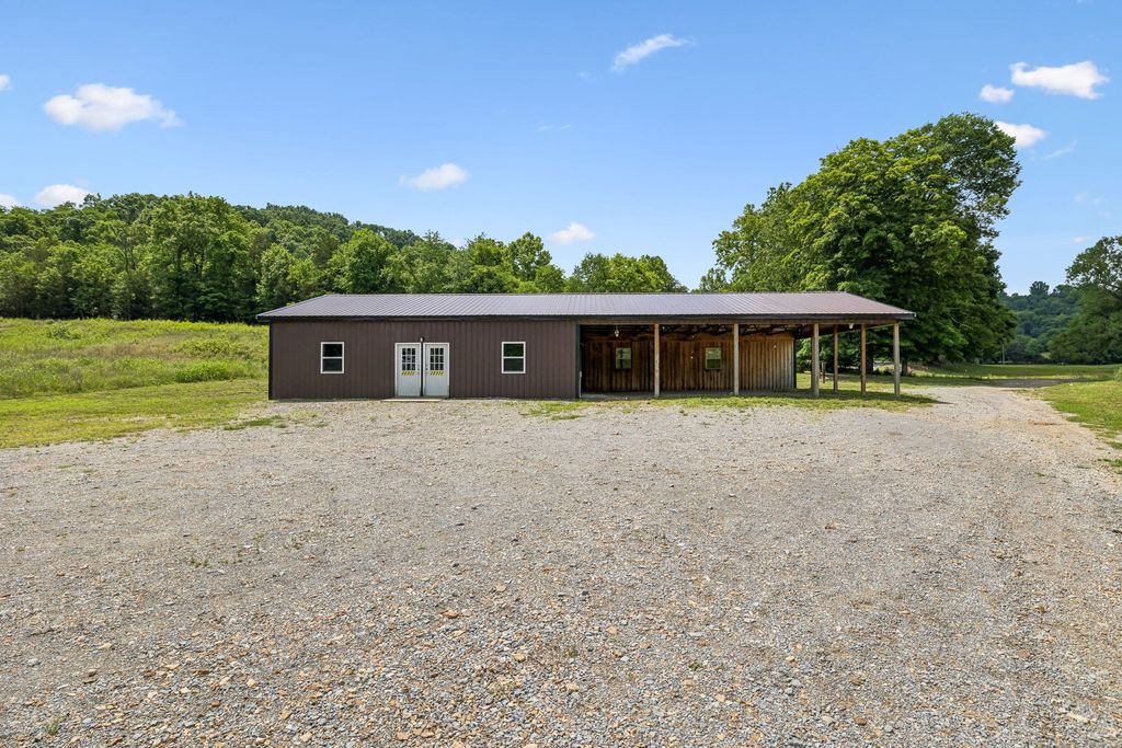 769 Echo Rd, Hartsville, TN 37074