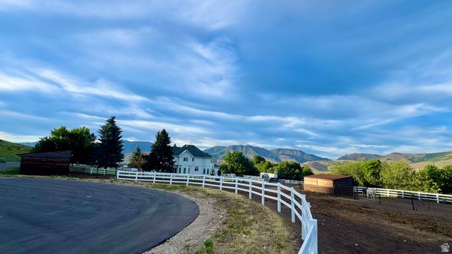2334 S FALCON WAY, Huntsville, UT 84317