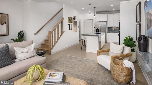 22086 MIDMOORE DR, Ashburn, VA 20148