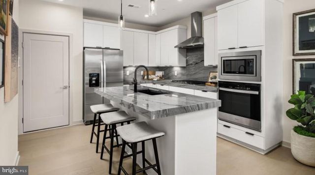 22086 MIDMOORE DR, Ashburn, VA 20148