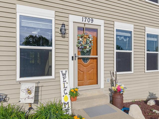 1709 Schmidt ROAD, West Bend, WI 53090