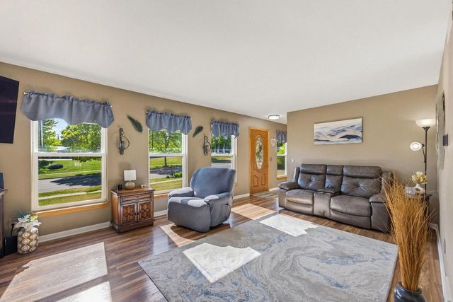 1709 Schmidt ROAD, West Bend, WI 53090