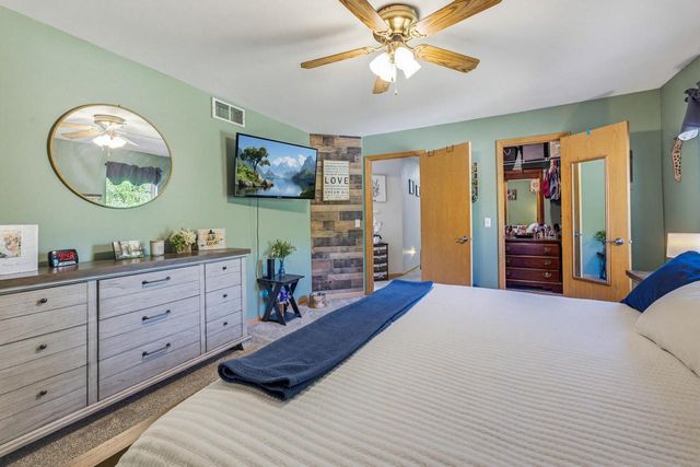1709 Schmidt ROAD, West Bend, WI 53090