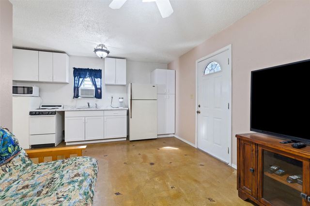 399 Upper Elgin River RD, Elgin, TX 78621