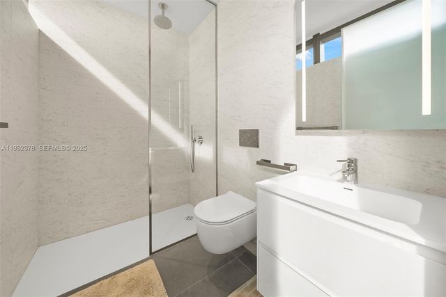 2000 S Ocean Dr 18B, Hallandale Beach, FL 33009