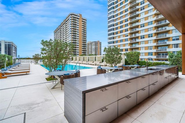 2000 S Ocean Dr 18B, Hallandale Beach, FL 33009