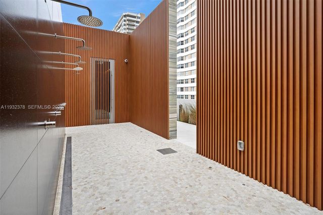 2000 S Ocean Dr 18B, Hallandale Beach, FL 33009