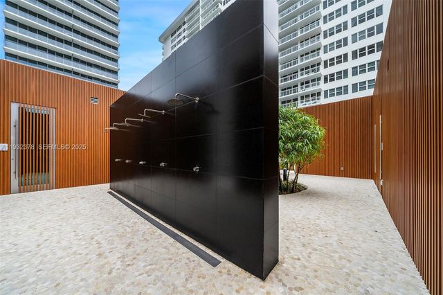 2000 S Ocean Dr 18B, Hallandale Beach, FL 33009