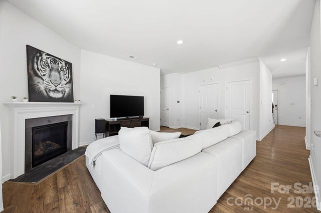 3016 Platinum Pointe Drive, Charlotte, NC 28227